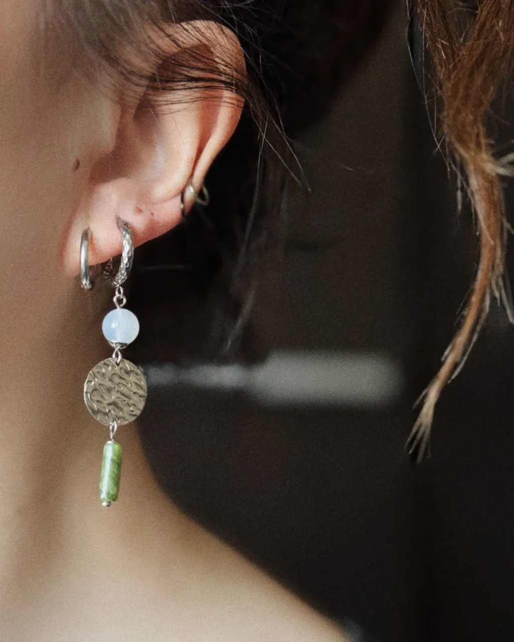 Серьги "Монетки" с серпентином и халцедоном