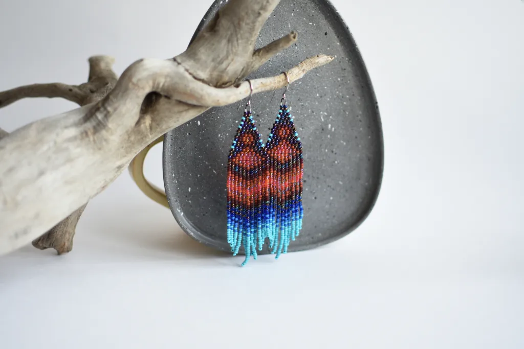 Длинные серьги из бисера с градиентом