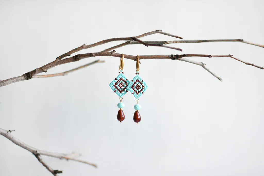 Висячие бирюзовые серьги из бисера с яшмой