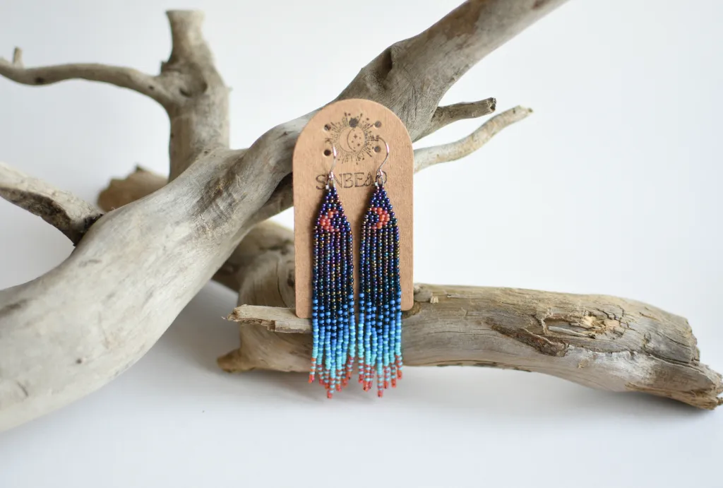 Длинные серьги из бисера с луной