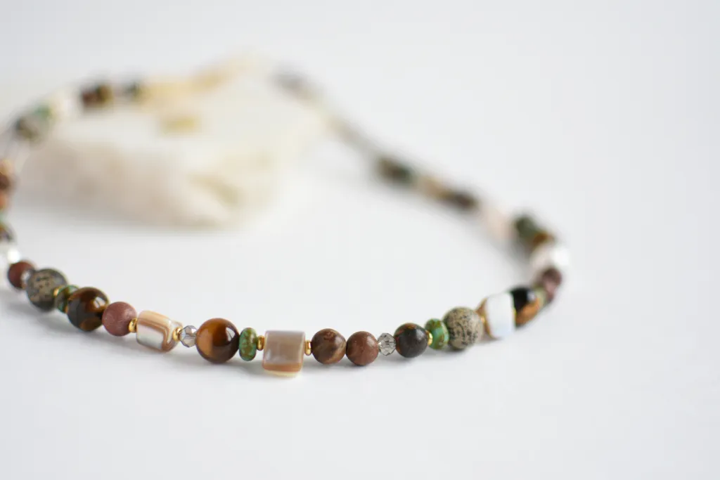 Бусы с тигровым глазом, яшмой и перламутром