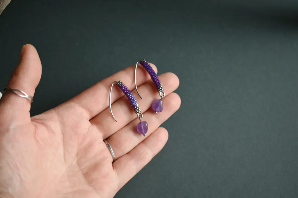 Серьги из бисера с аметистом