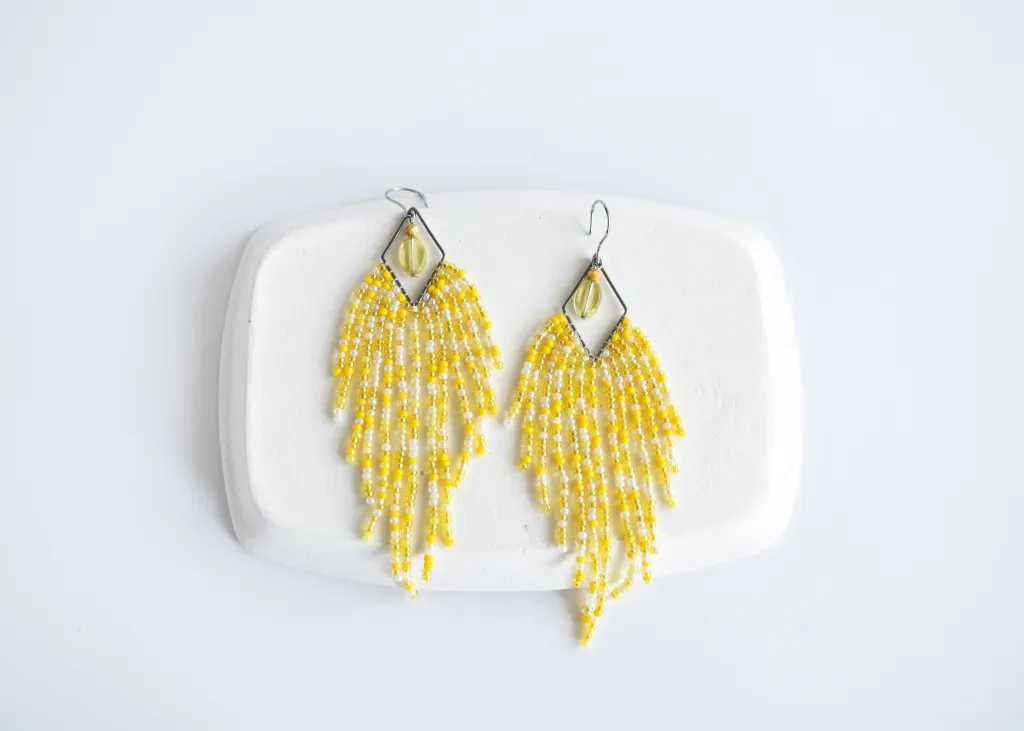 Желтые серьги из бисера с бахромой "Акация"