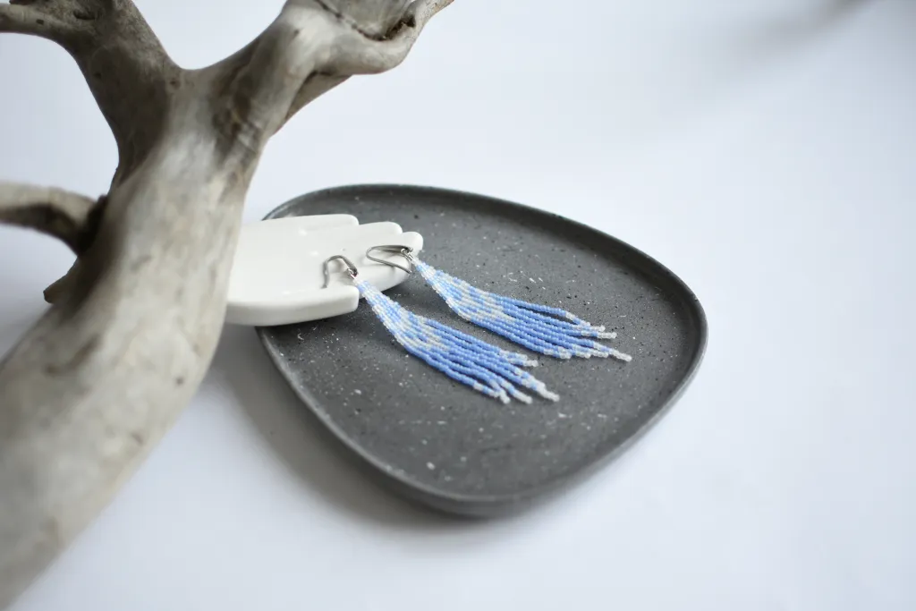 Нежно-голубые серьги из бисера