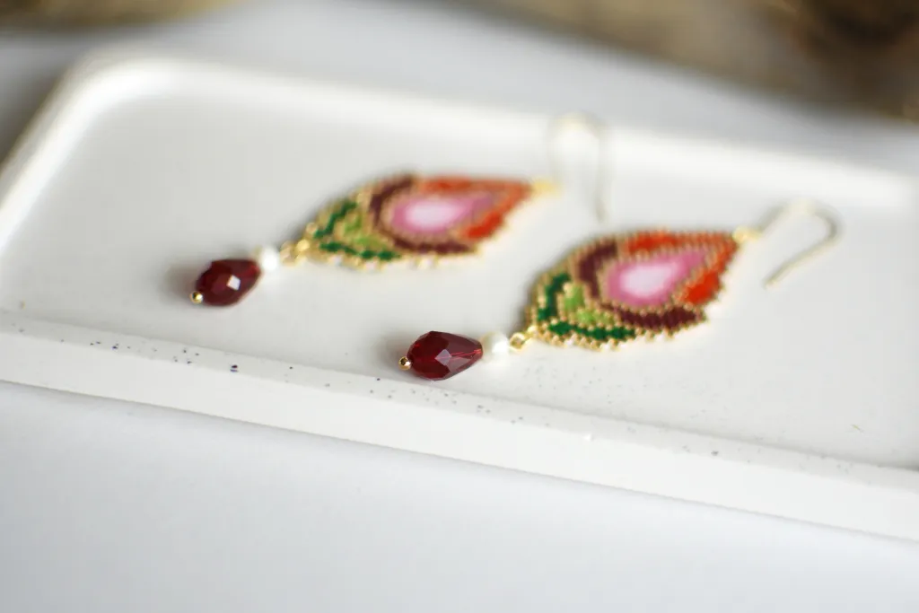 Серьги из бисера "Витражные тюльпаны" красные