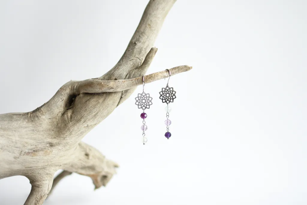 Цветочные серьги с флюоритом