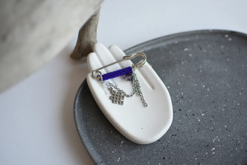 Брошь-булавка "Улзы" с флюоритом