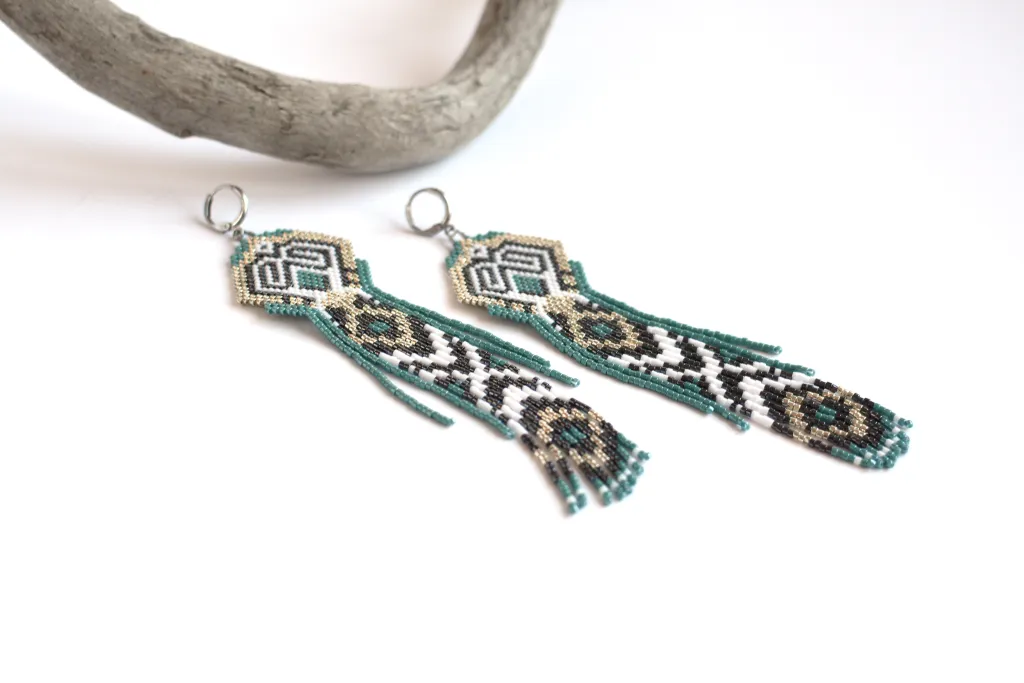 Длинные серьги из бисера с бахромой