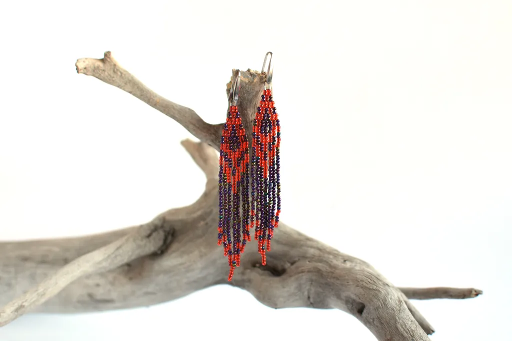 Красно-фиолетовые длинные серьги из бисера