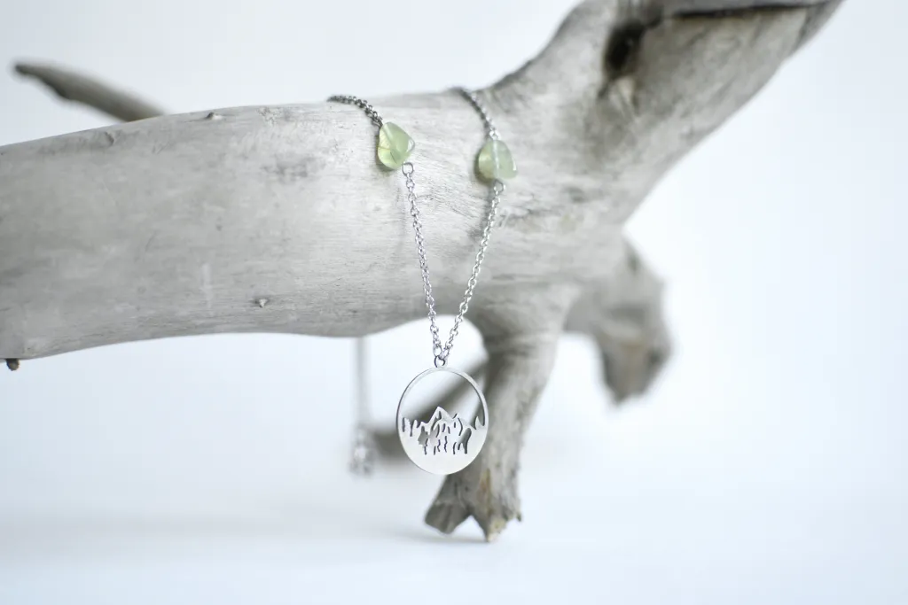 Кулон "Горы" с пренитом