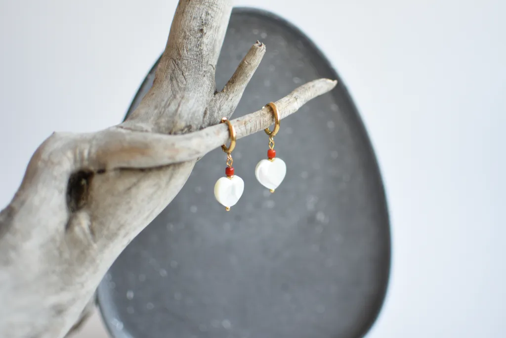 Серьги-сердечки с кораллом