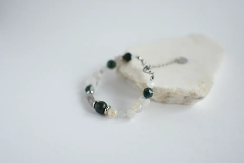 Браслет с яшмой, халцедоном и кварцем