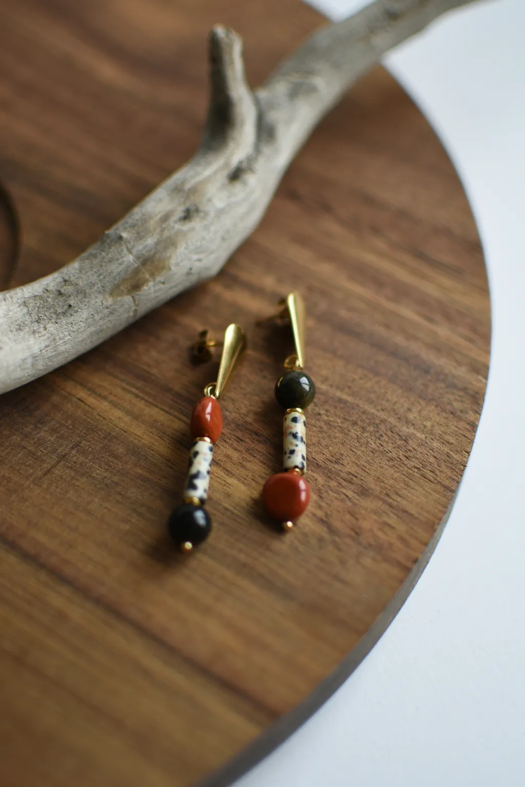 Серьги-гвоздики "Арлекин" с натуральными камнями