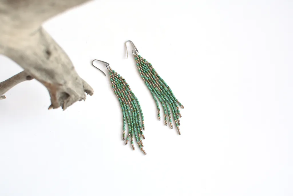 Бирюзовые серьги из бисера