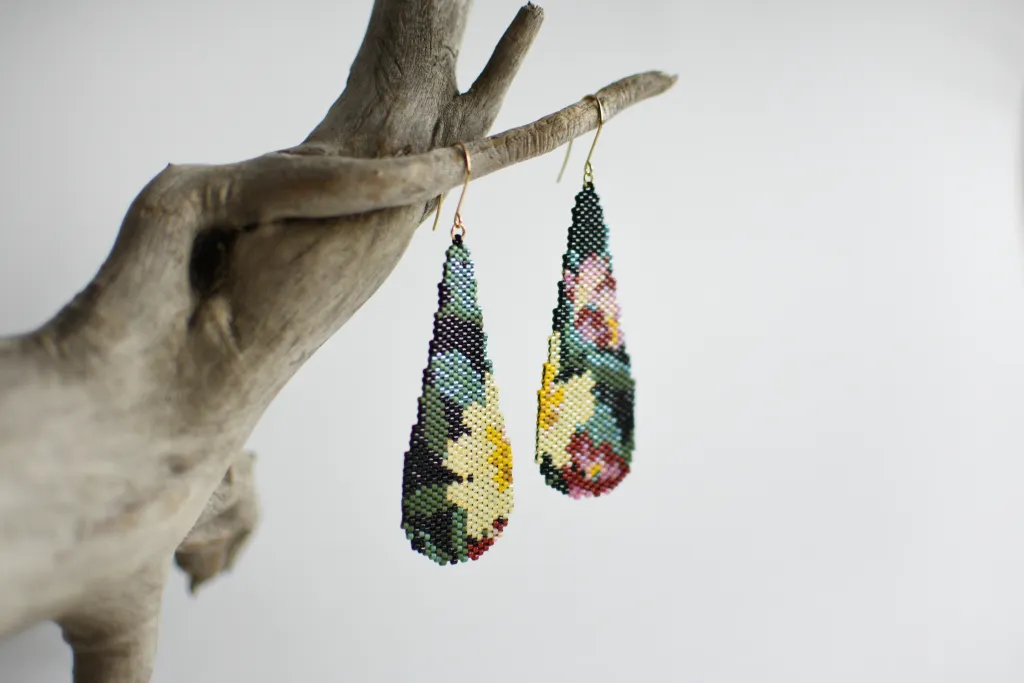 Цветочные серьги из бисера