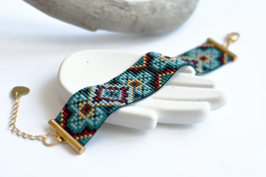 Браслет из бисера в бохо стиле