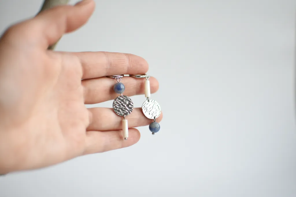 Серьги с содалитом и перламутром