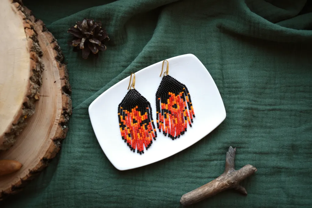 Серьги длинные из бисера "Пламя"