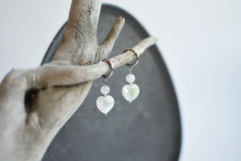 Серьги-сердечки с розовым кварцем