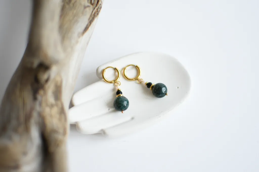 Комплект из браслета и серёжек с халцедоном