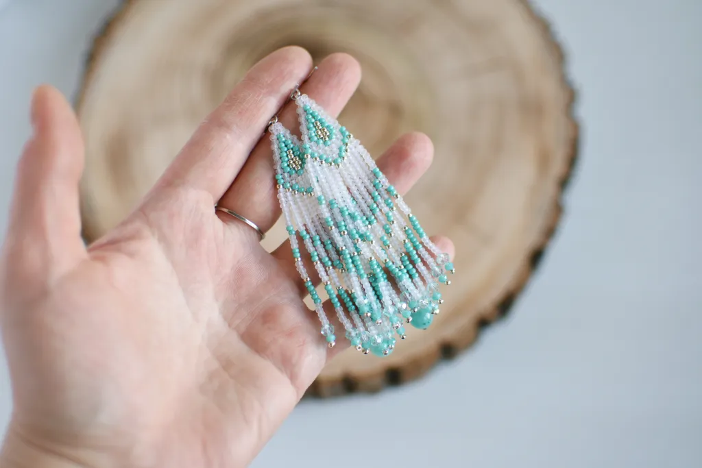 Бирюзовые серьги из бисера с бахромой и амазонитом
