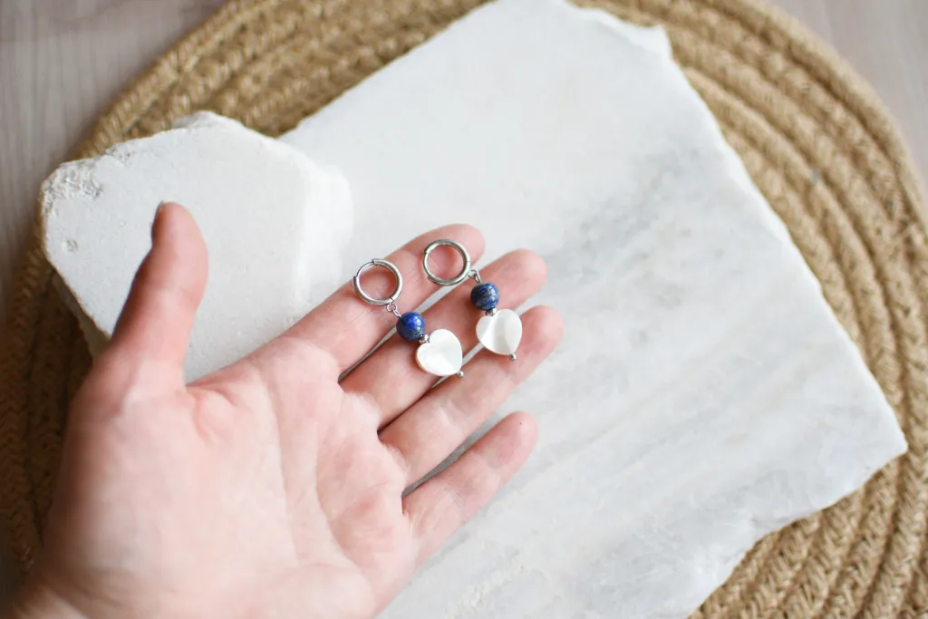 Серьги-сердечки с лазуритом