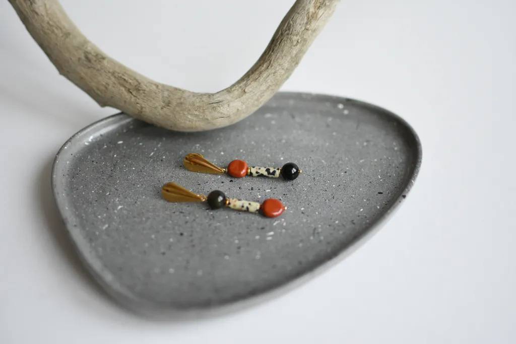 Серьги-гвоздики "Арлекин" с натуральными камнями