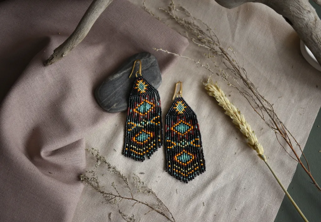 Длинные серьги в этническом стиле