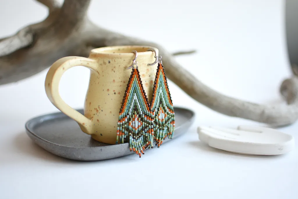 Длинные серьги с бахромой из бисера