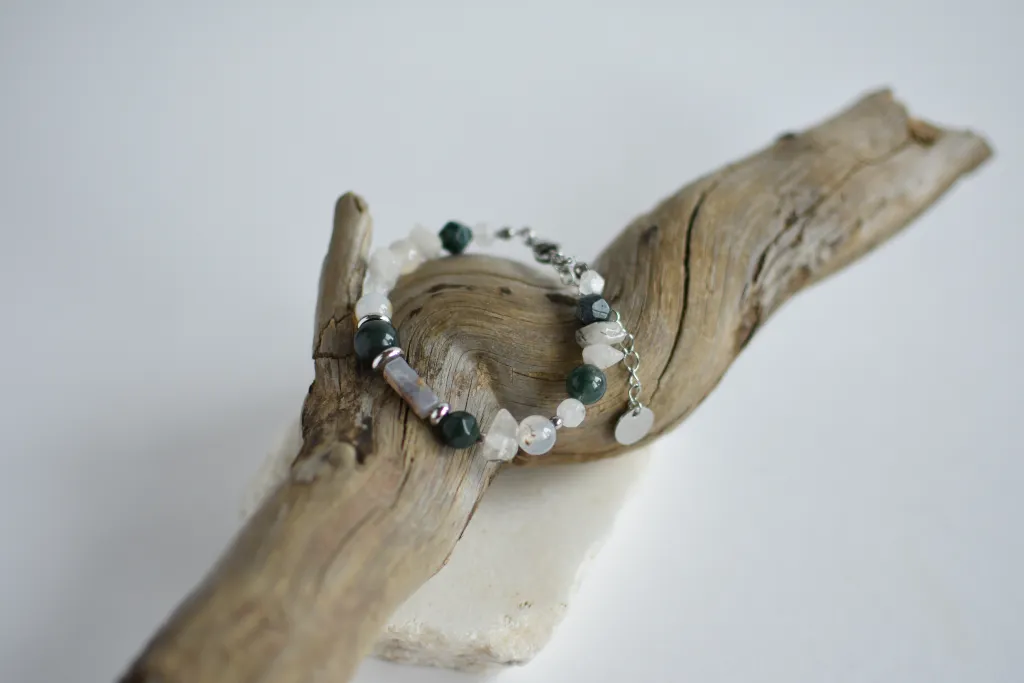 Браслет с яшмой, халцедоном и кварцем