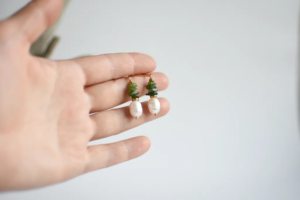 Серьги с нефритом и жемчугом