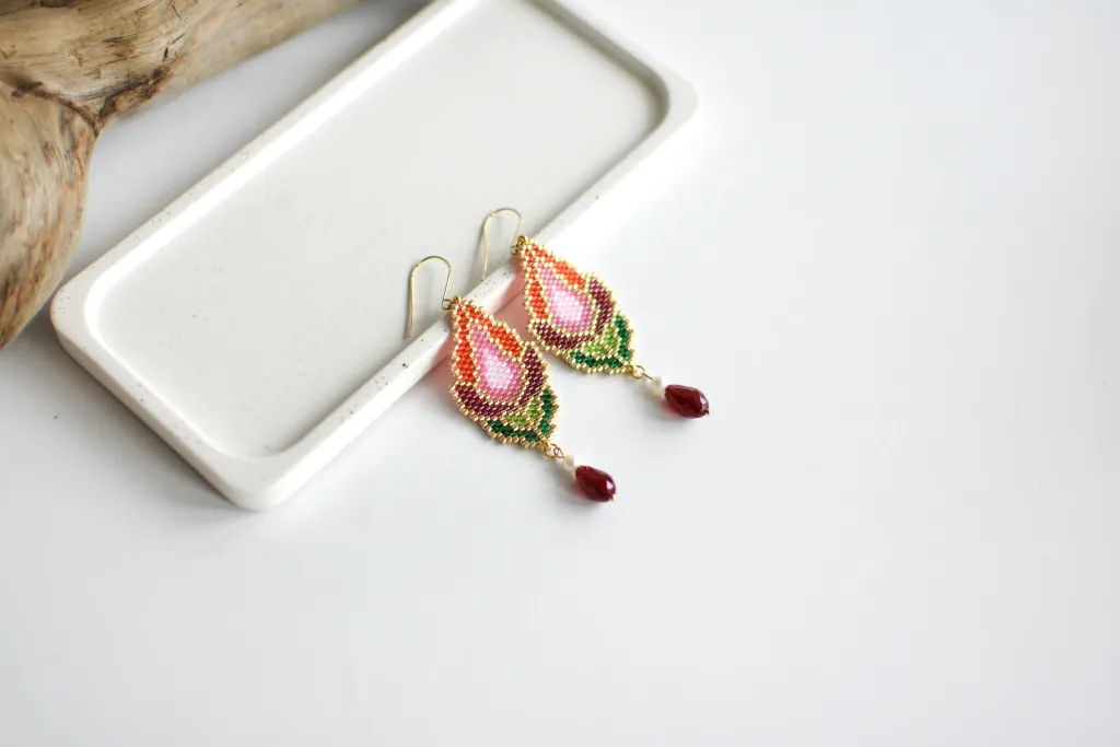 Серьги из бисера "Витражные тюльпаны" красные