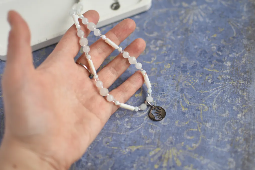 Кулон "Солнце луна" с белым кварцем