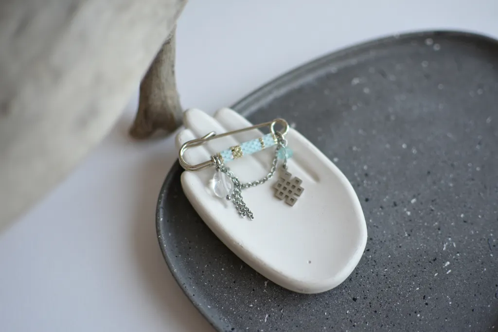 Брошь-булавка "Улзы" с горным хрусталём