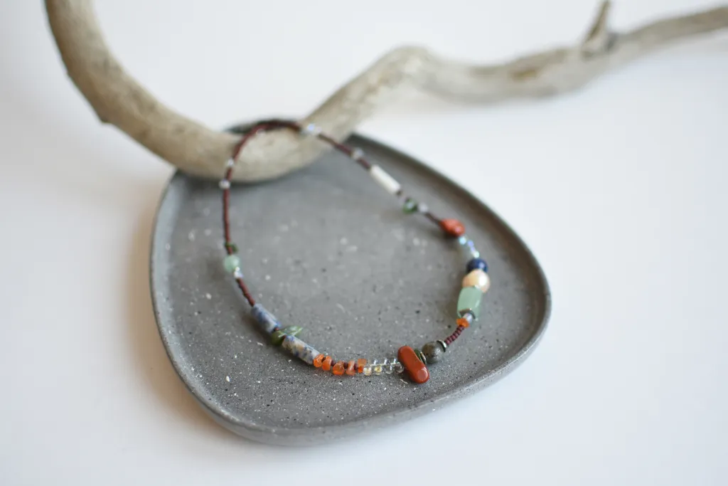 Колье с натуральными камнями