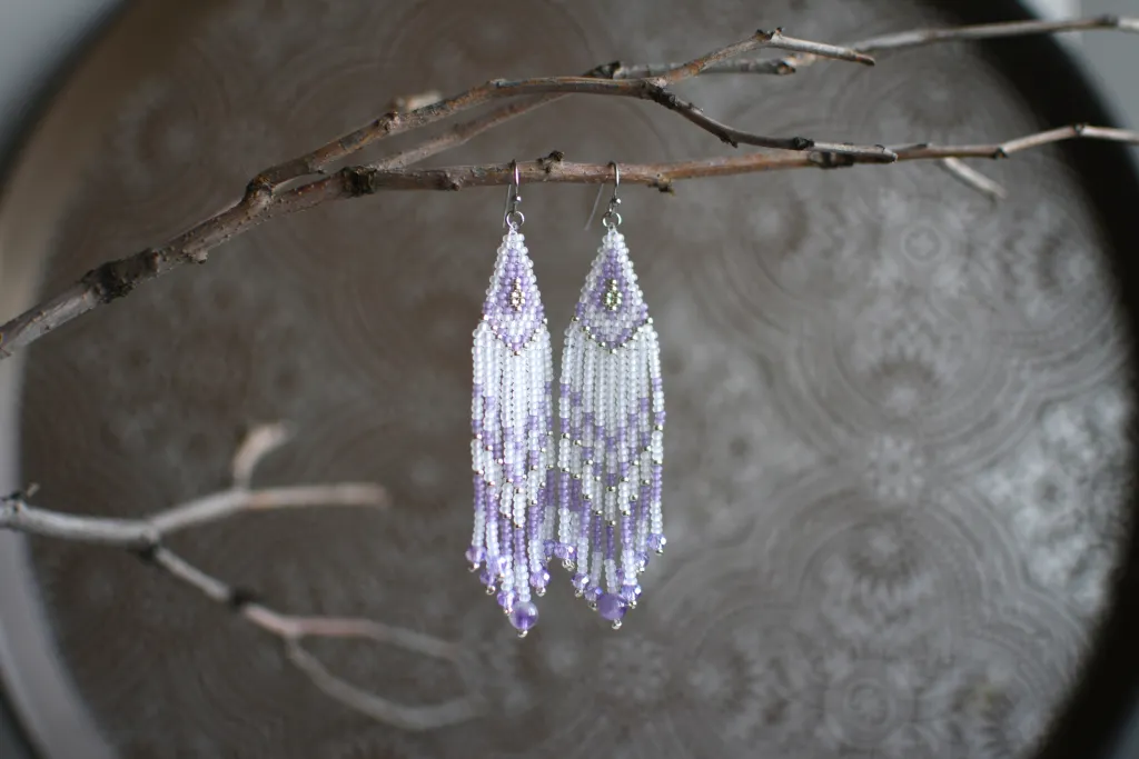 Сиреневые серьги-кисти из бисера с аметистом