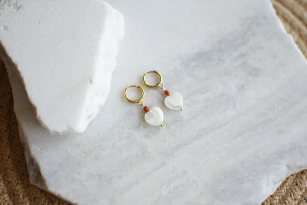 Серьги-сердечки с кораллом