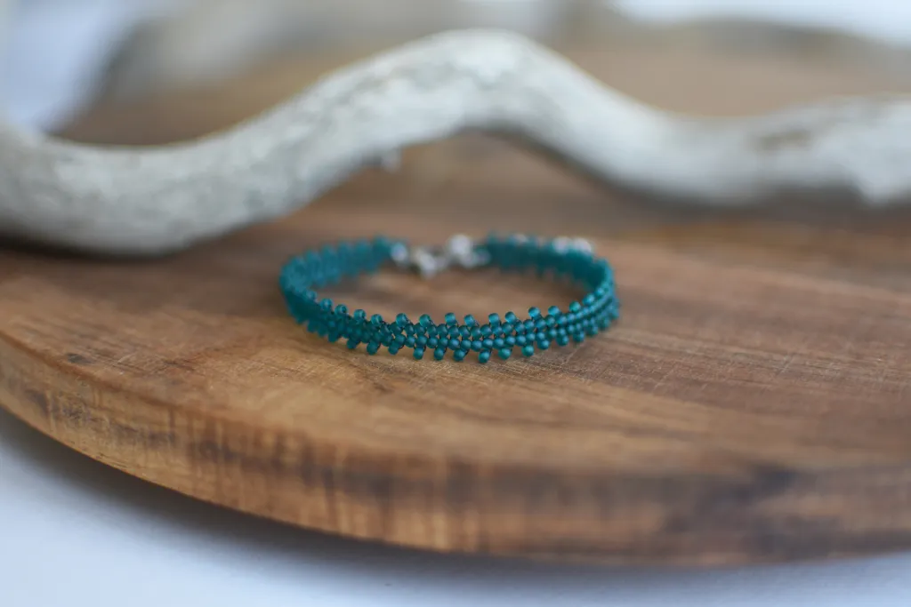 Браслет из бисера цвета морской волны