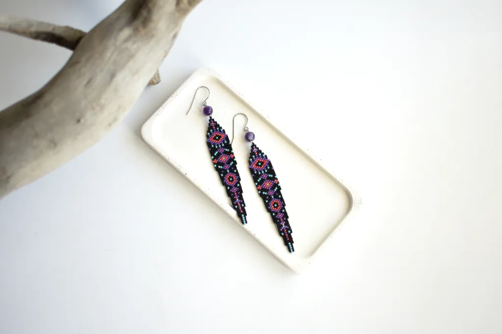 Длинные чёрные бохо серьги из бисера с аметистом