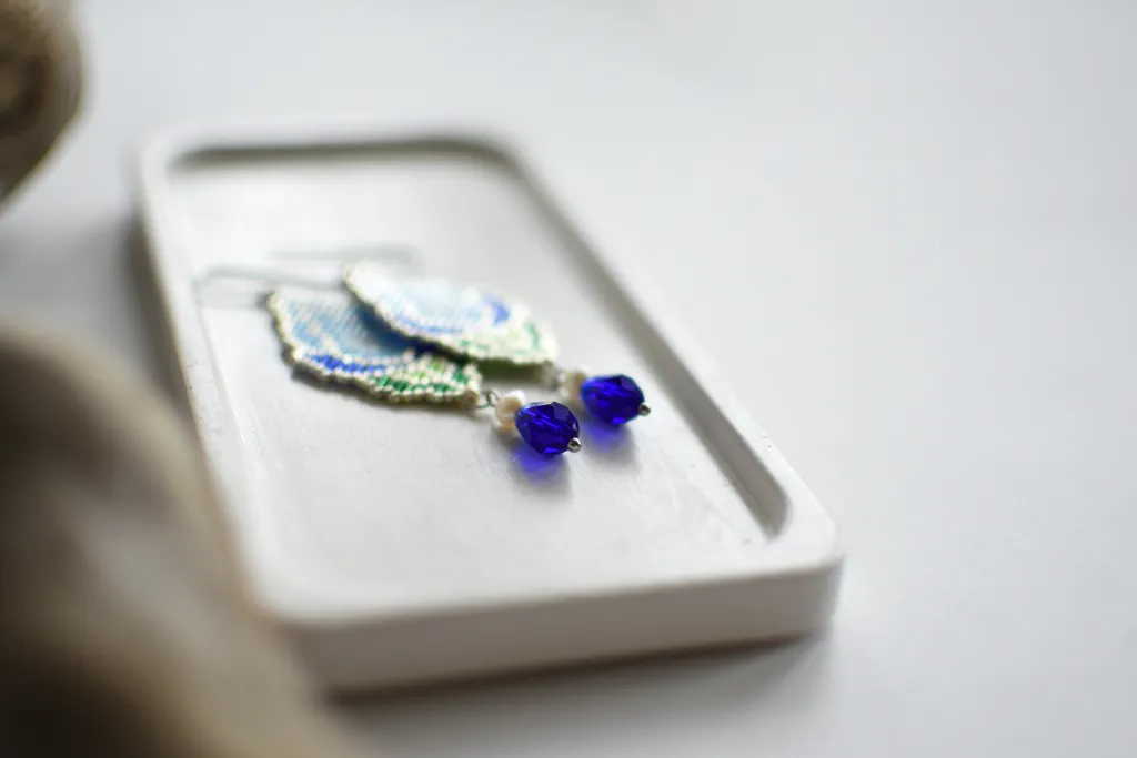 Серьги из бисера "Витражные тюлпаны" синие