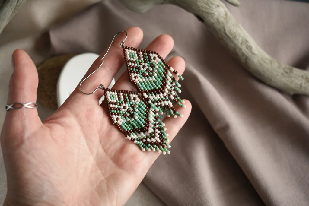 Бохо-серьги из бисера с бахромой