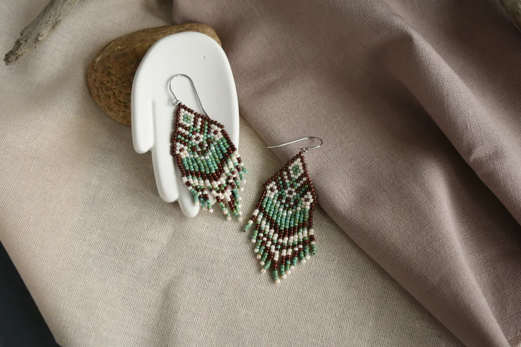 Бохо-серьги из бисера с бахромой