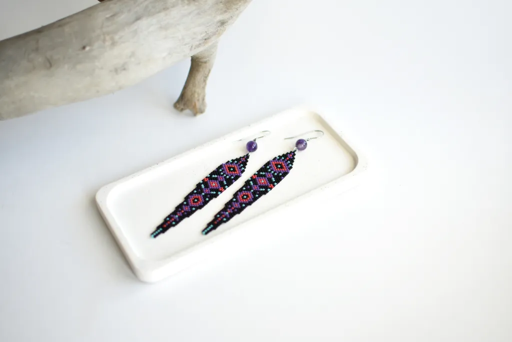 Длинные чёрные бохо серьги из бисера с аметистом