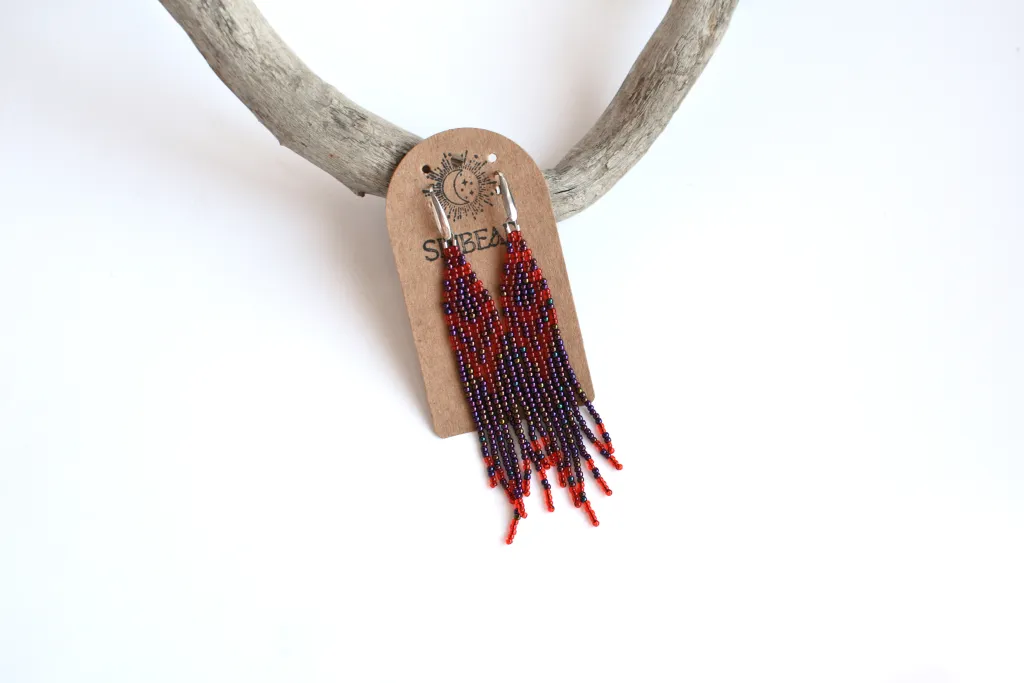 Красно-фиолетовые длинные серьги из бисера