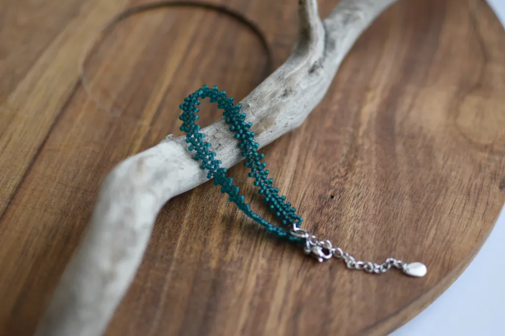 Браслет из бисера цвета морской волны
