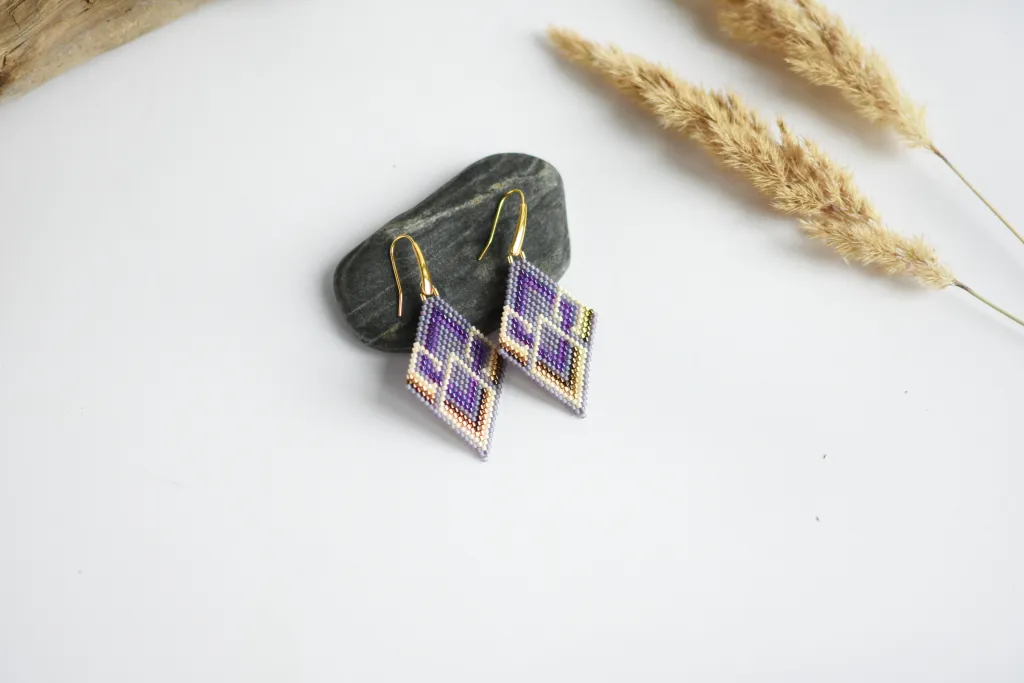 Серьги из бисера "Фиолетовые ромбы"