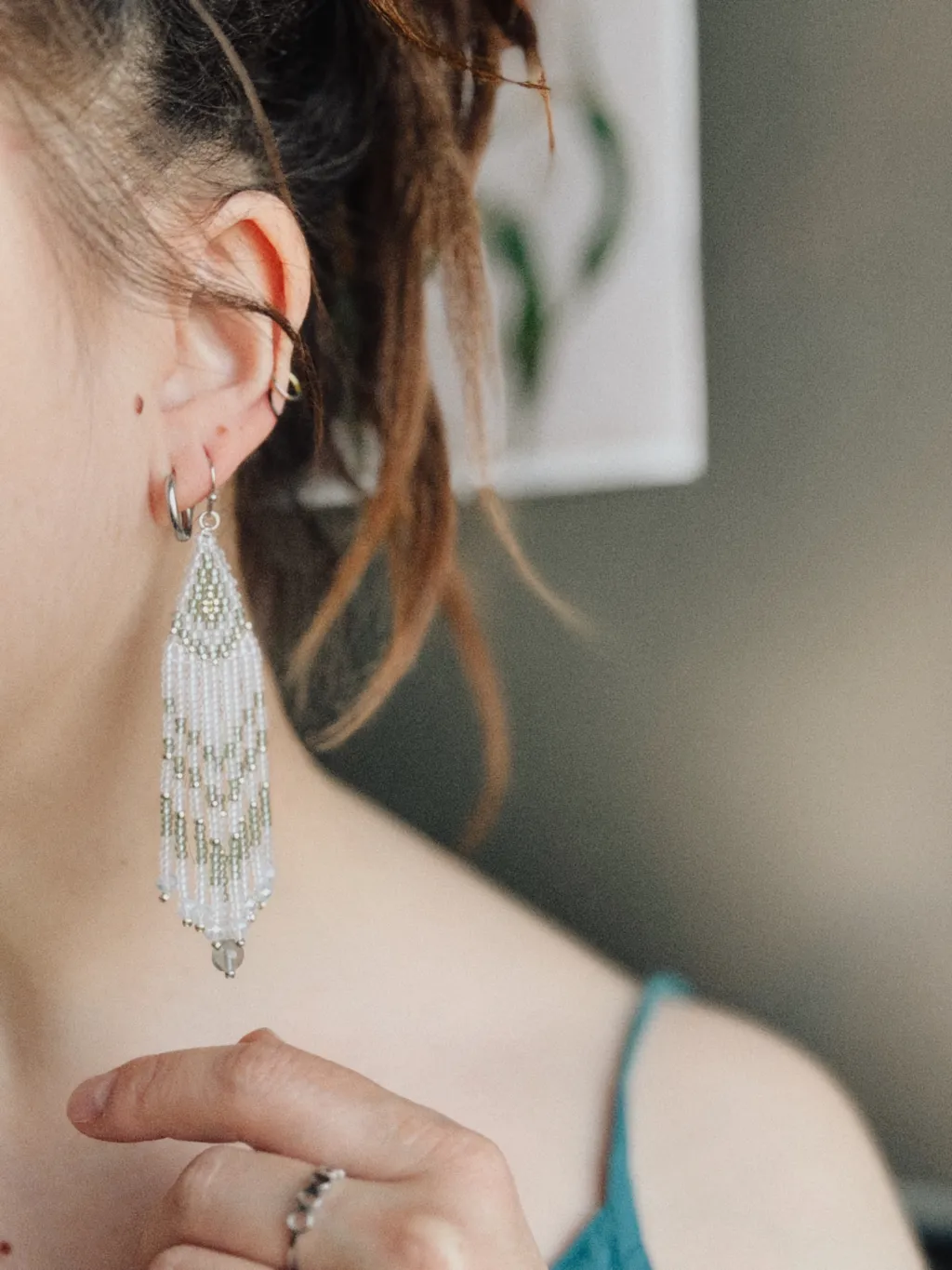 Зелёные серьги из бисера с бахромой