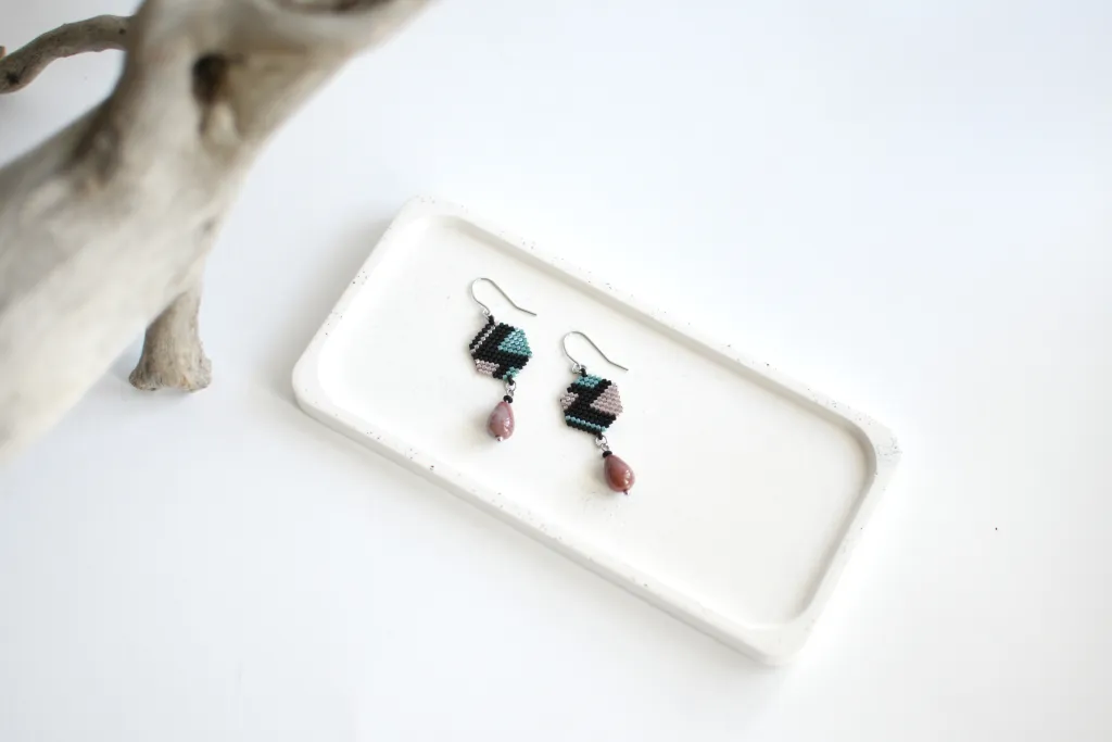 Серьги из бисера с индийской яшмой