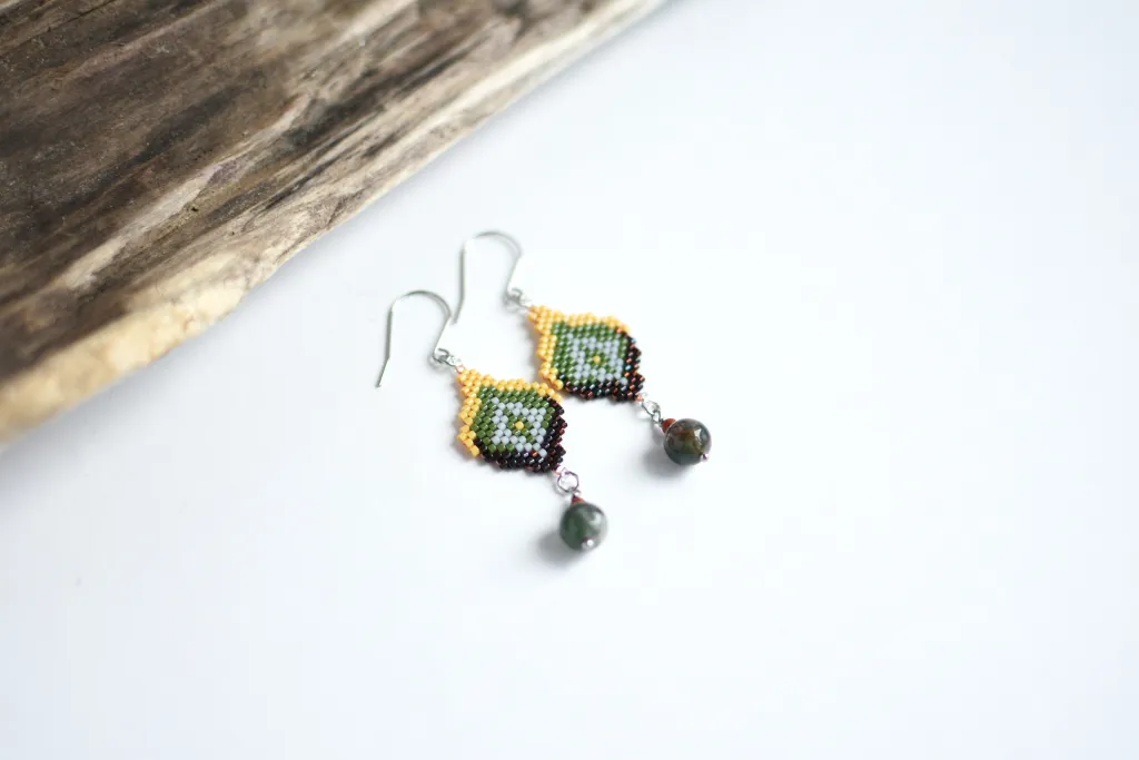 Серьги из бисера с индийским агатом