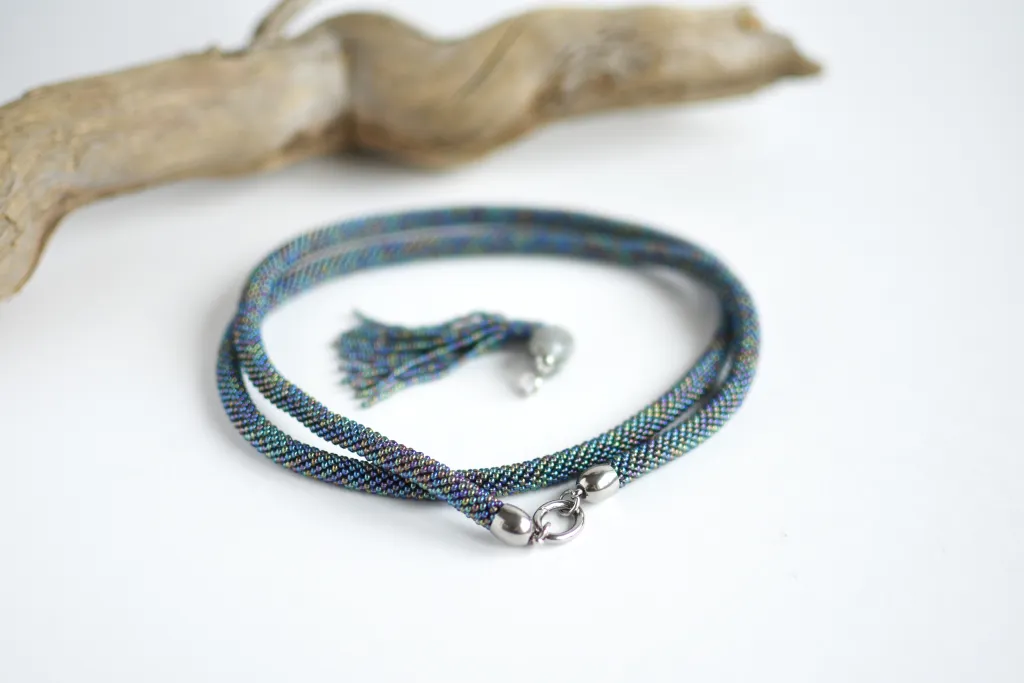 Длинный серый жгут с лабрадором и кисточкой